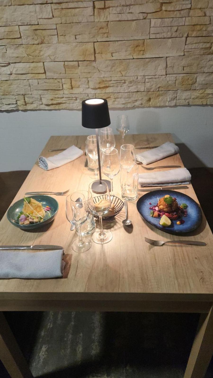 Logis Hotel Restaurant De La Madeleine Commercy Eksteriør billede