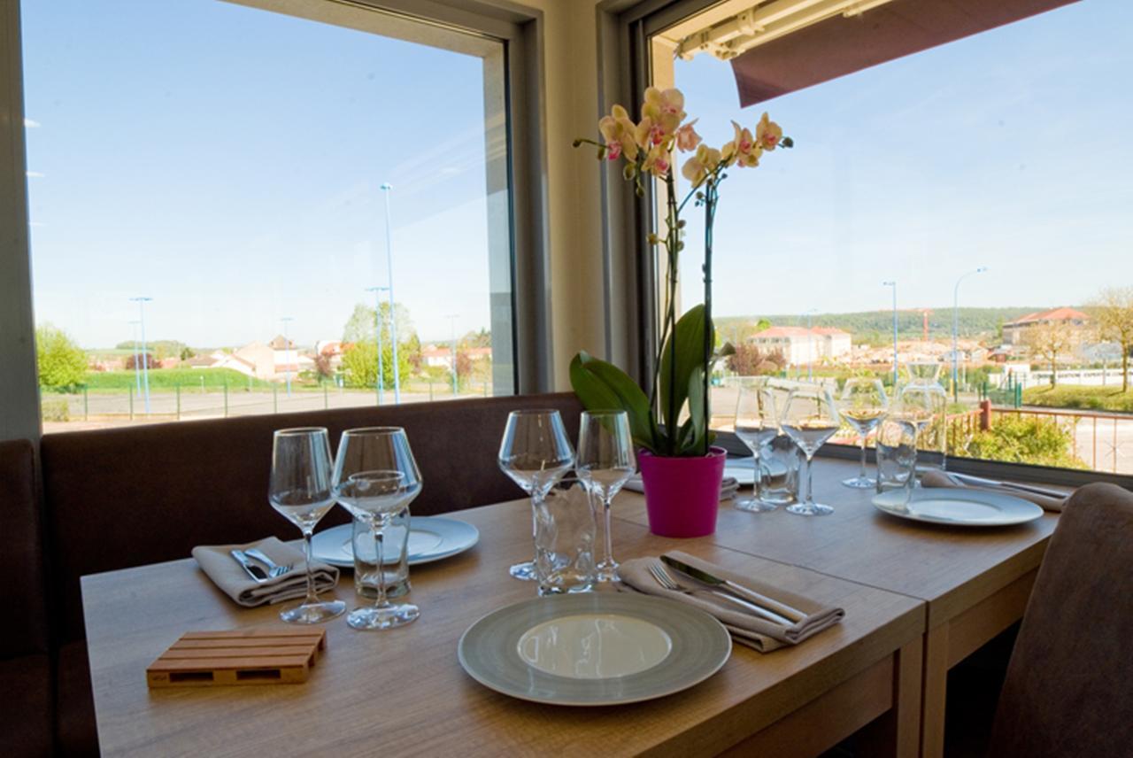 Logis Hotel Restaurant De La Madeleine Commercy Eksteriør billede