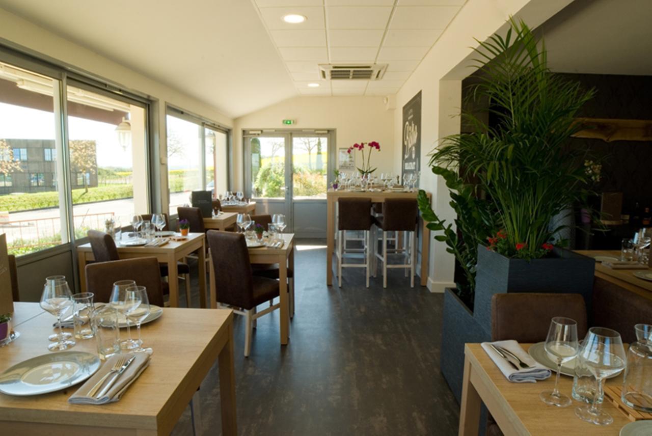 Logis Hotel Restaurant De La Madeleine Commercy Eksteriør billede