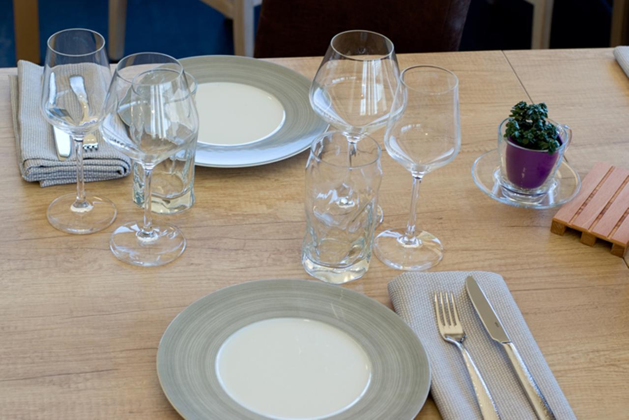 Logis Hotel Restaurant De La Madeleine Commercy Eksteriør billede